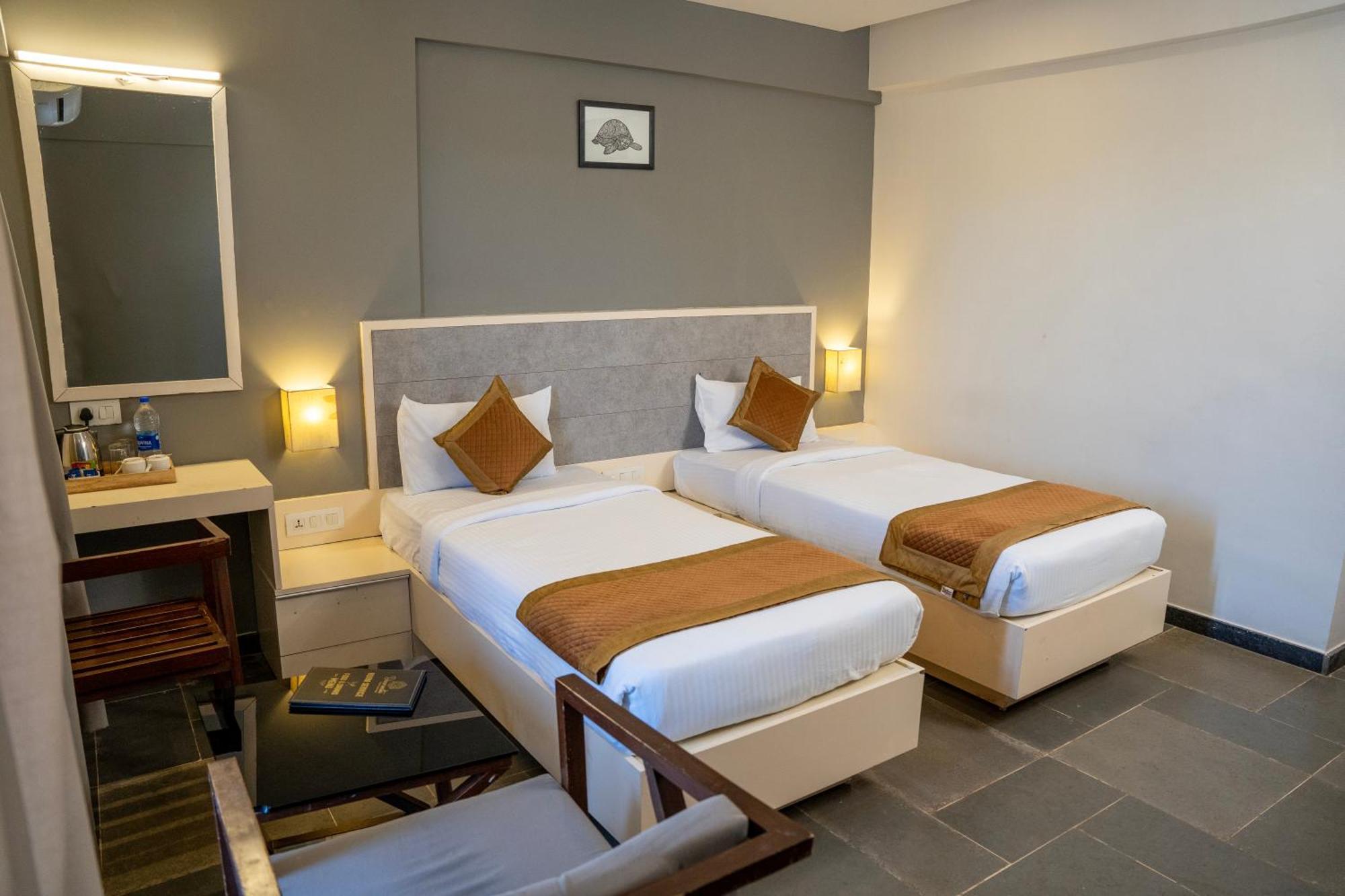 Hotel Dwarawata Dharwad Extérieur photo