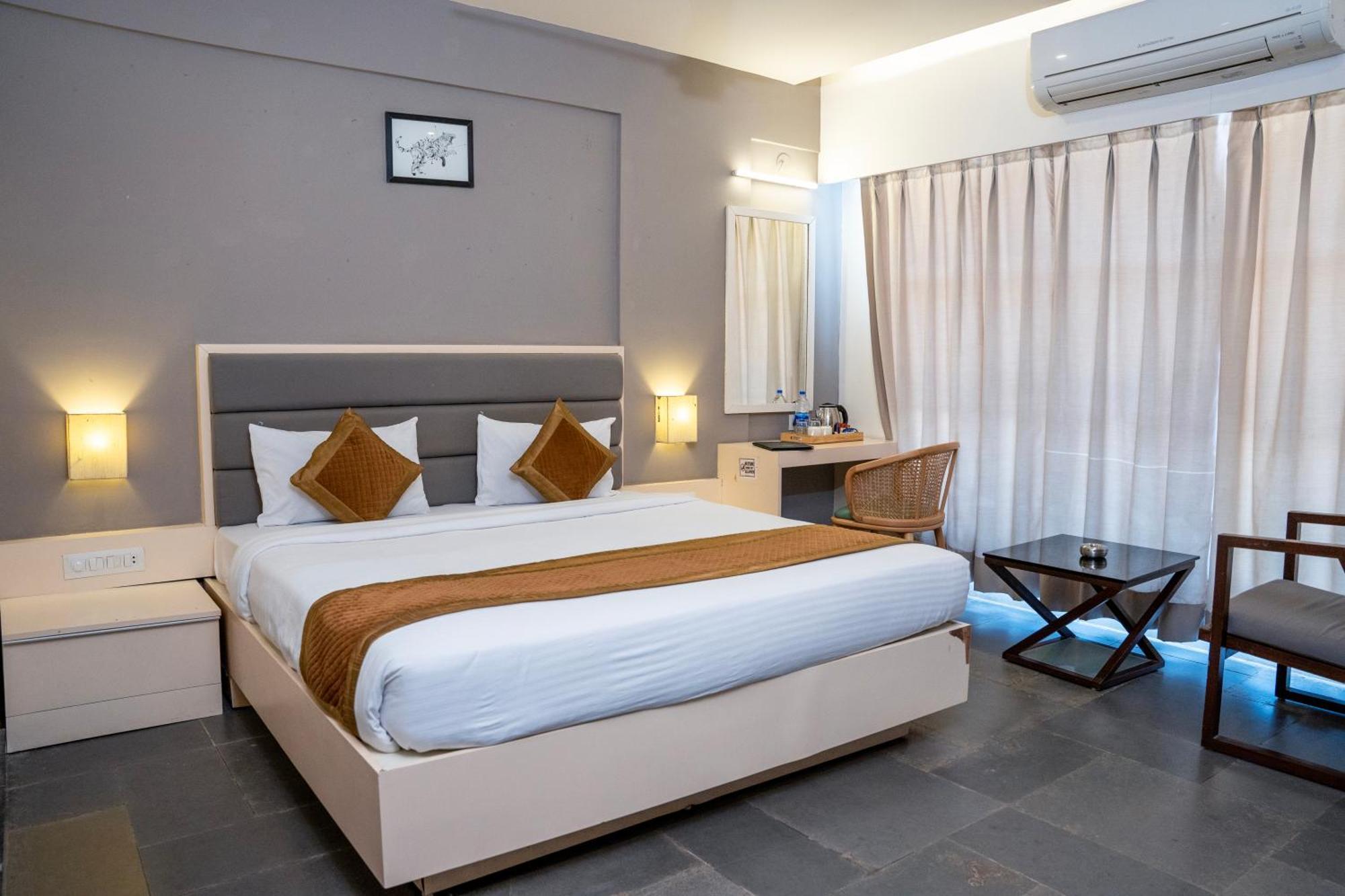 Hotel Dwarawata Dharwad Extérieur photo