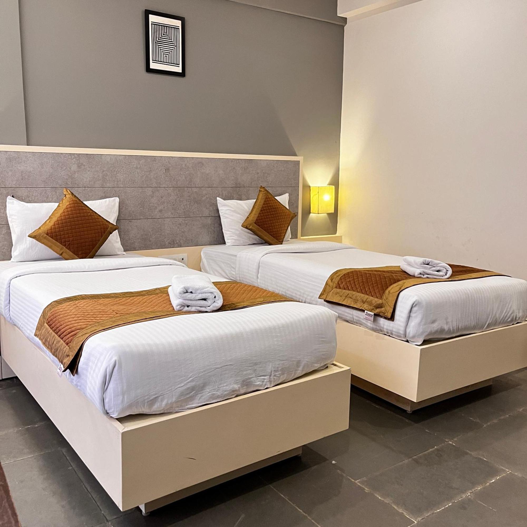 Hotel Dwarawata Dharwad Extérieur photo