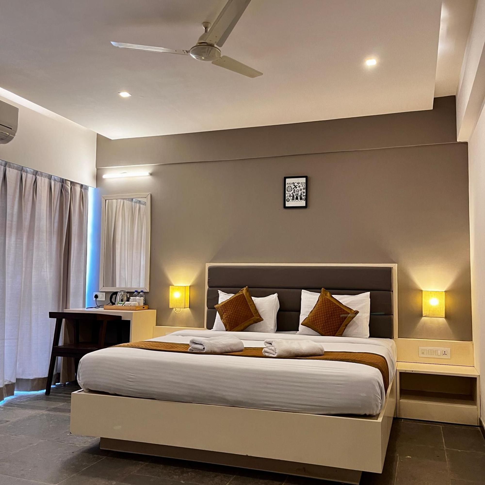 Hotel Dwarawata Dharwad Extérieur photo