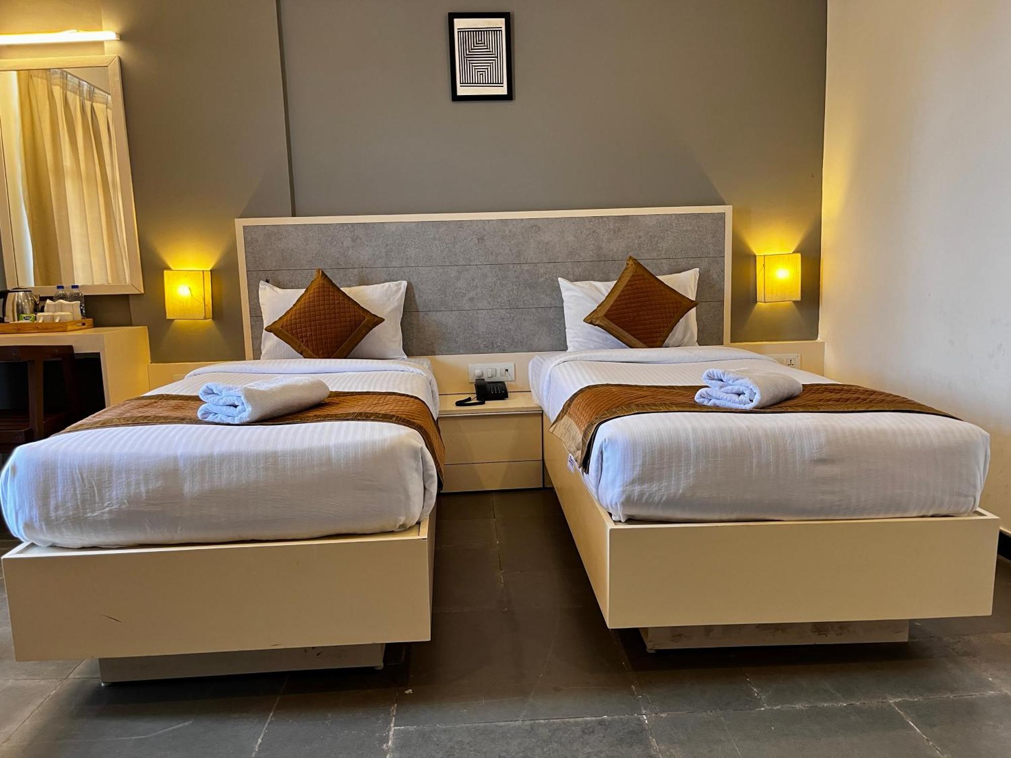 Hotel Dwarawata Dharwad Extérieur photo