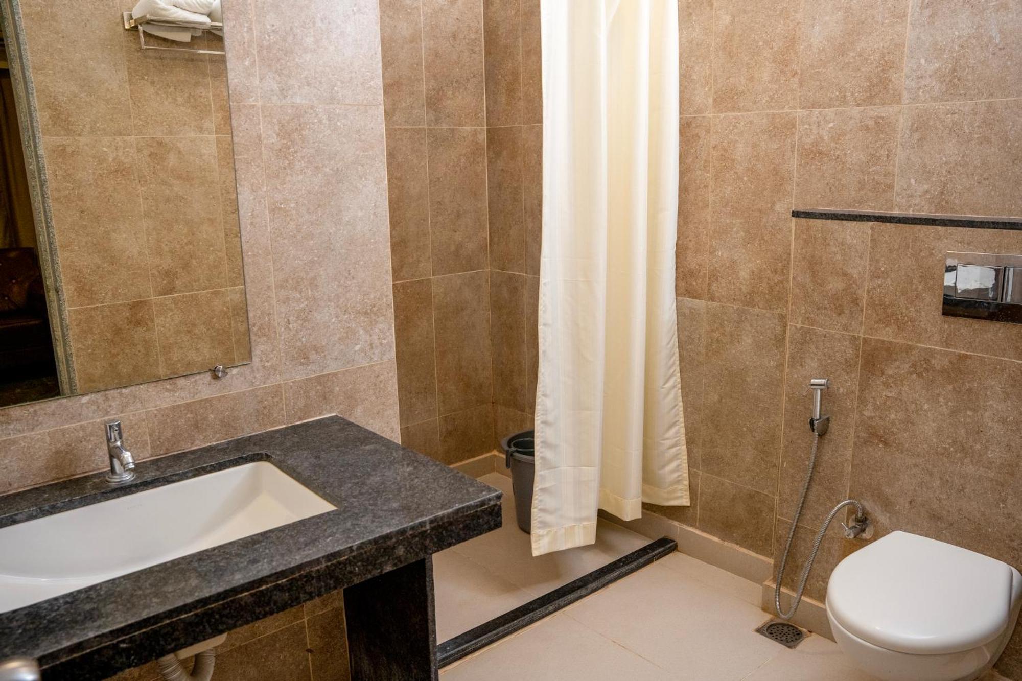 Hotel Dwarawata Dharwad Extérieur photo