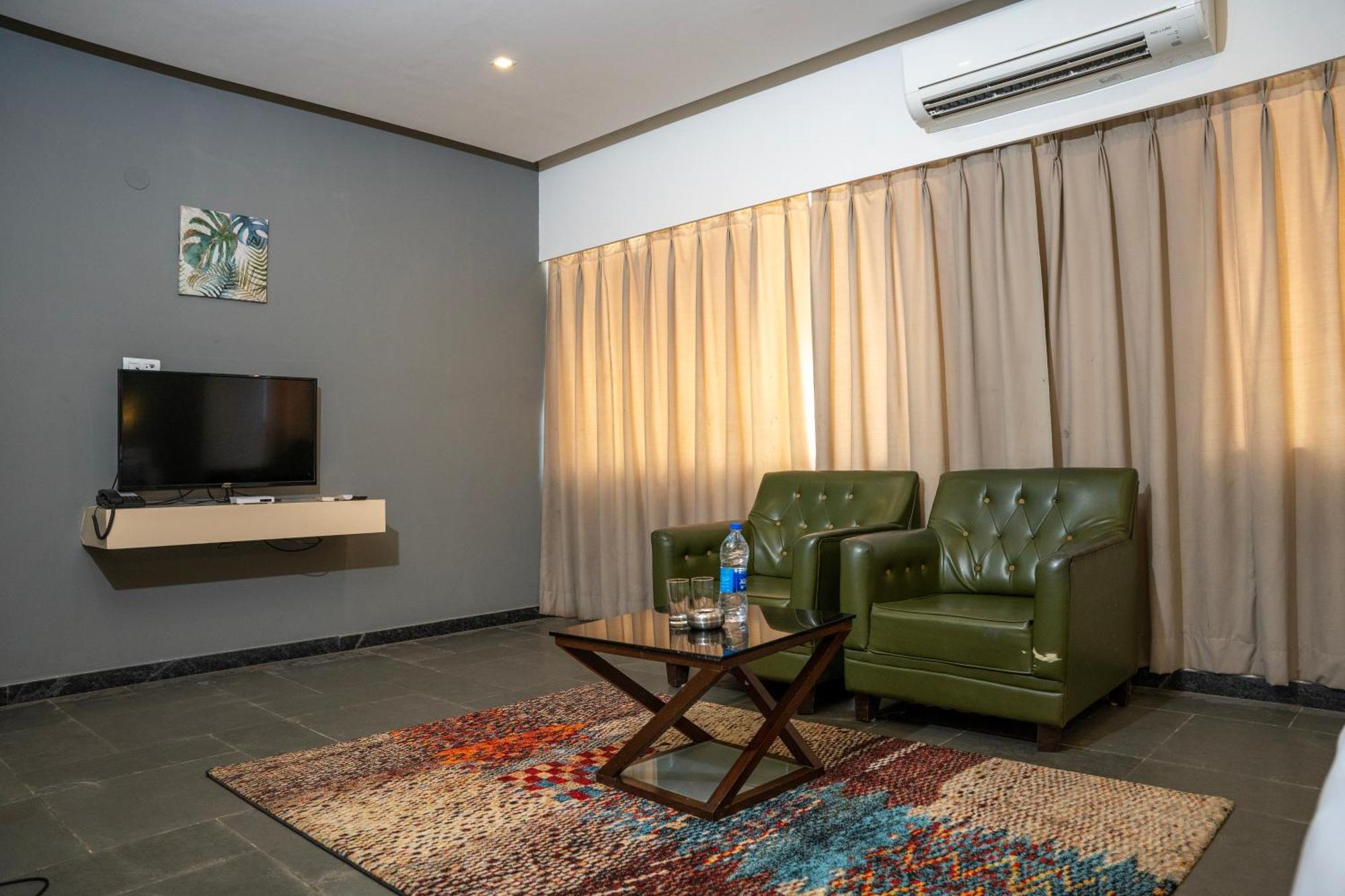 Hotel Dwarawata Dharwad Extérieur photo