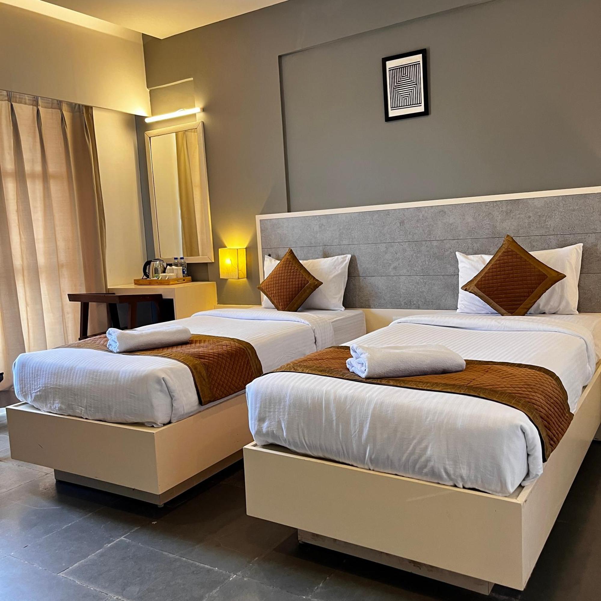 Hotel Dwarawata Dharwad Extérieur photo