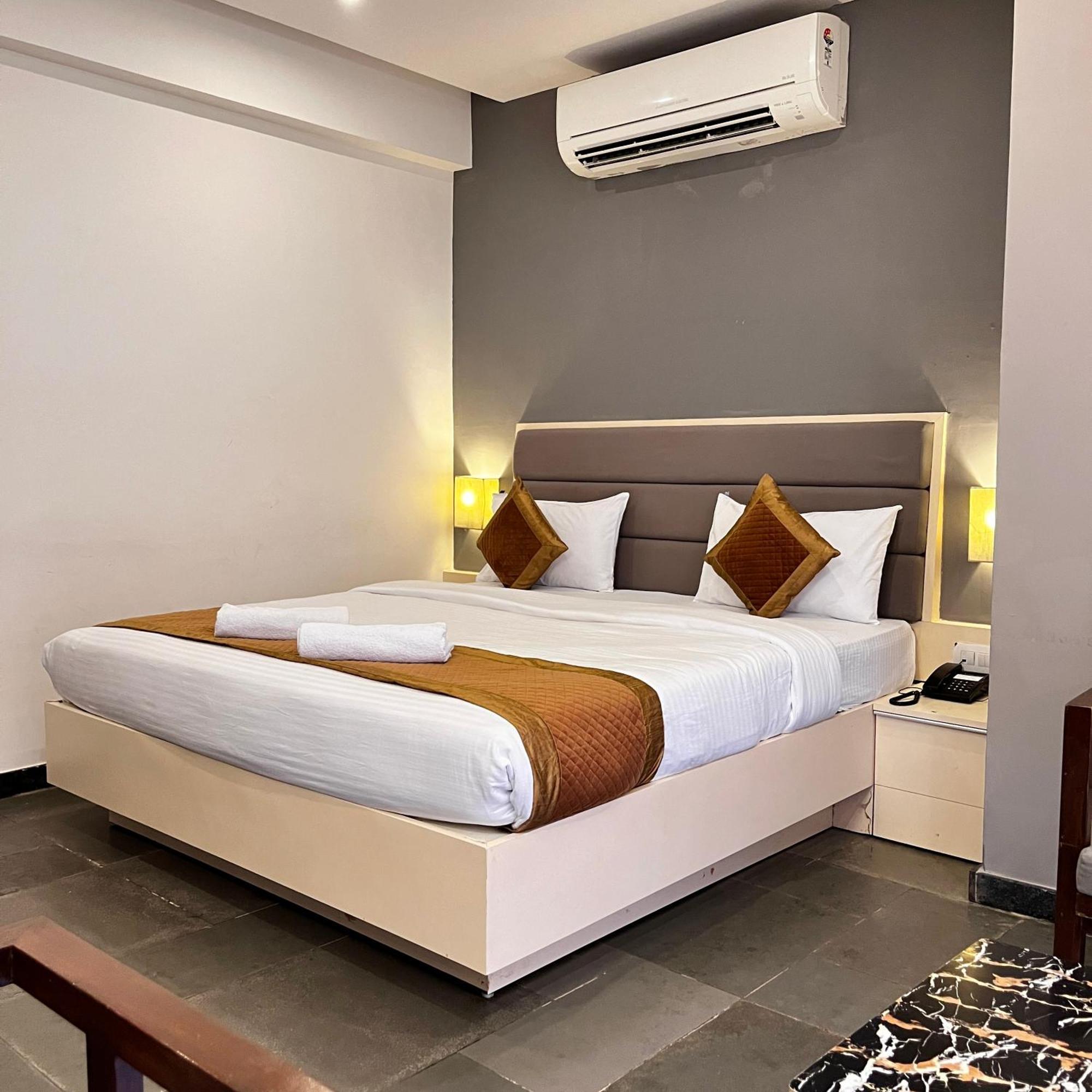 Hotel Dwarawata Dharwad Extérieur photo